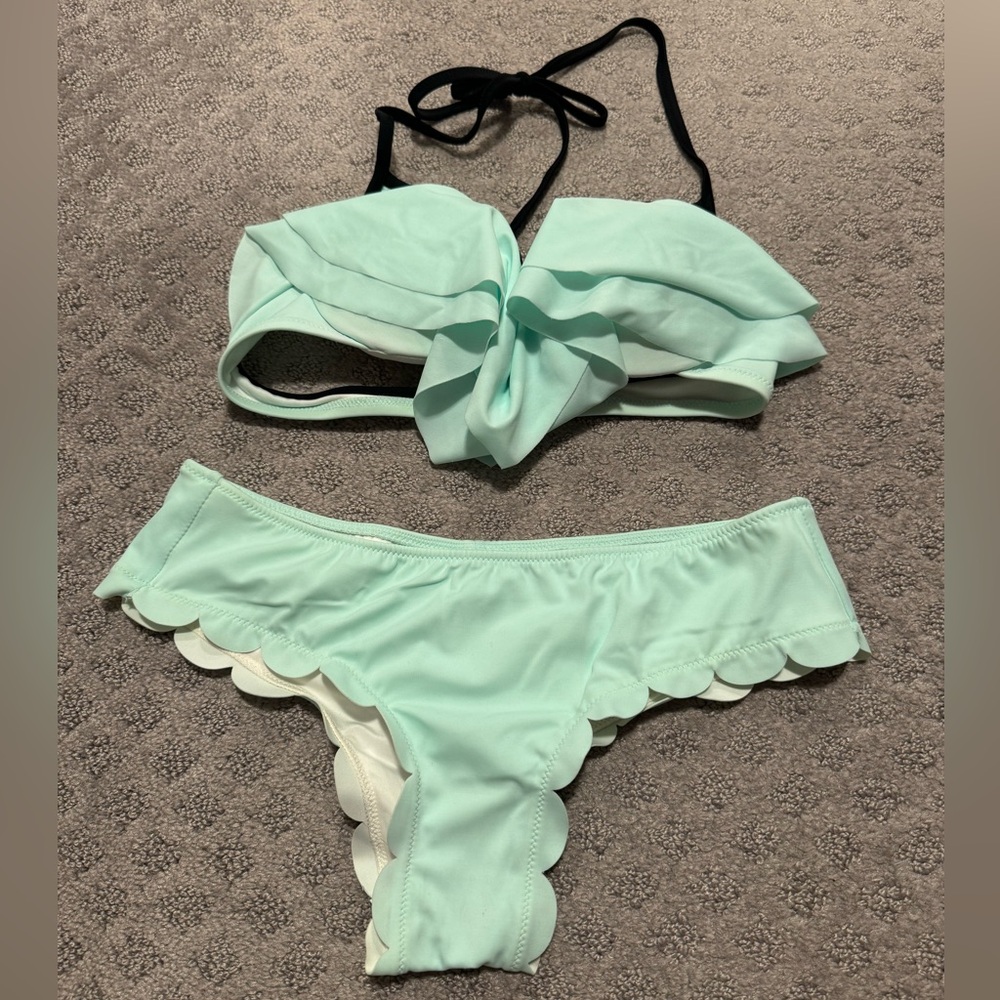 🆕WOT Victoria’s Secret PINK bikini ruffle halter top + scalloped bottom 🌊